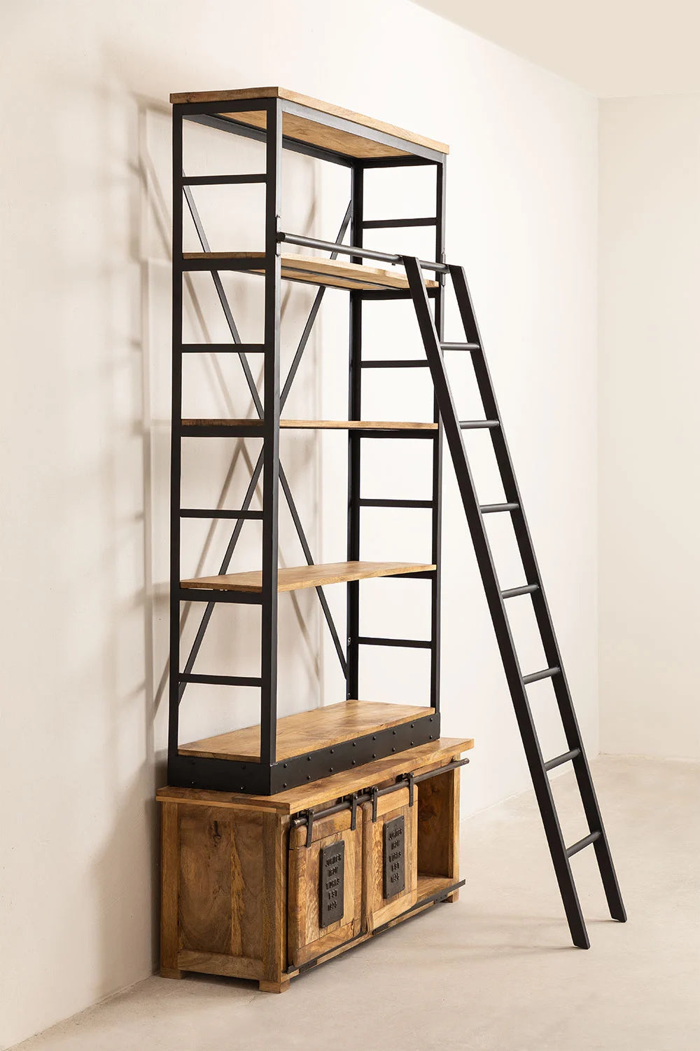 Bibliothèque avec Escalier en Bois de Manguier