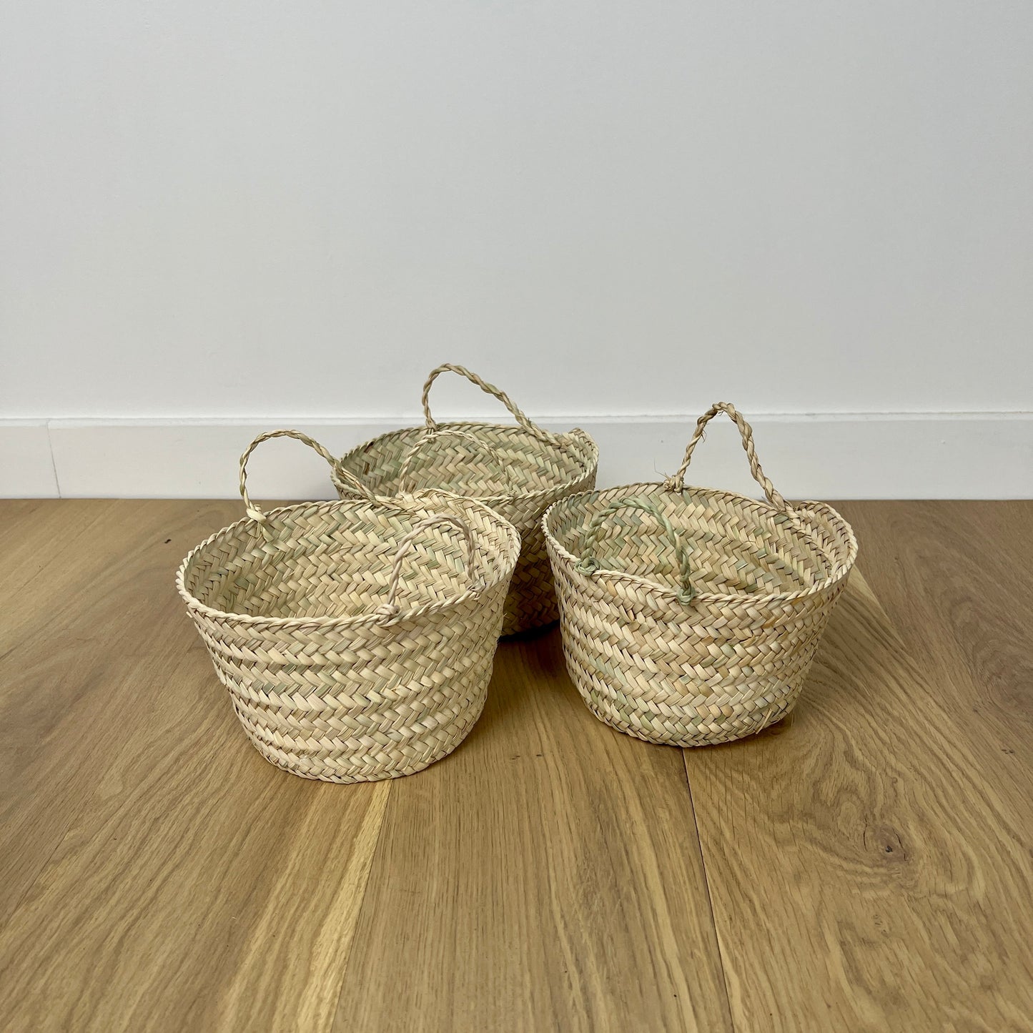 Petit Panier en Feuilles de Palmier Tréssées avec Anses