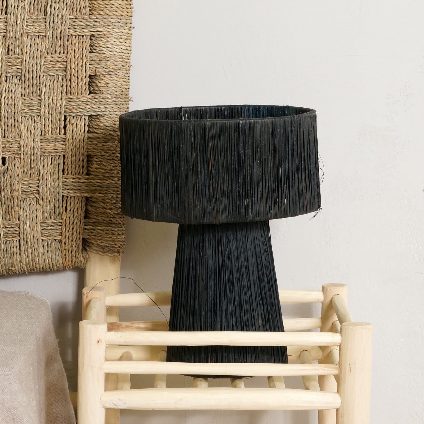Lampe à Poser en Raphia Noir