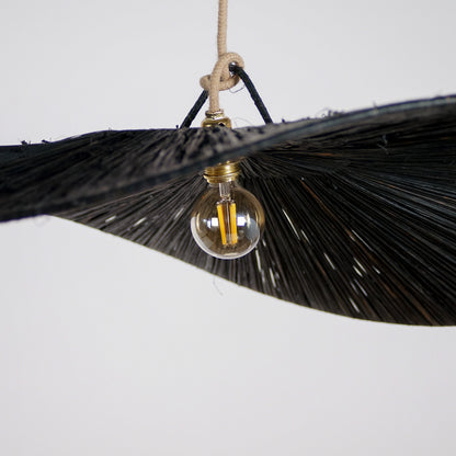 Suspension en Raphia Noir - Plate
