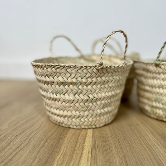 Petit Panier en Feuilles de Palmier Tréssées avec Anses